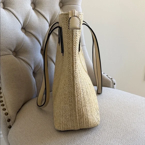 Isabelle Large Straw Zippered Tote with Interior Pockets - Picture 7 of 15